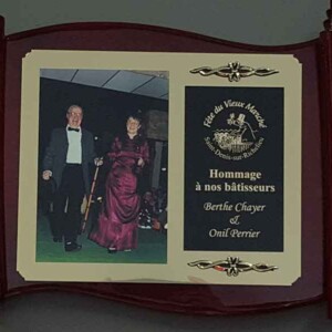 Broderie et Trophées des Patriotes - Plaque honorifique